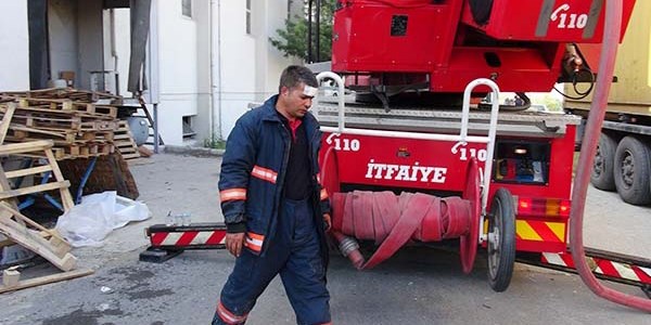 Yangında 5 itfaiye eri yaralandı