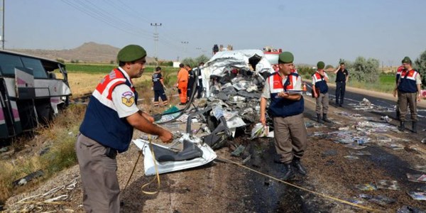 Belediye otobüsü kaza yaptı: 4 ölü 16 yaralı