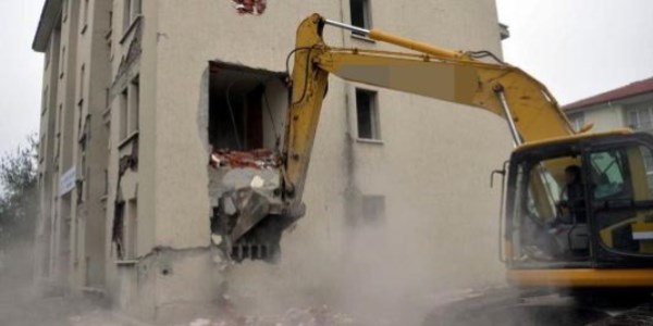 644 riskli kamu binası yıkıldı