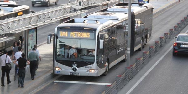 Metrobüse saat ayarlı zam gündemde!