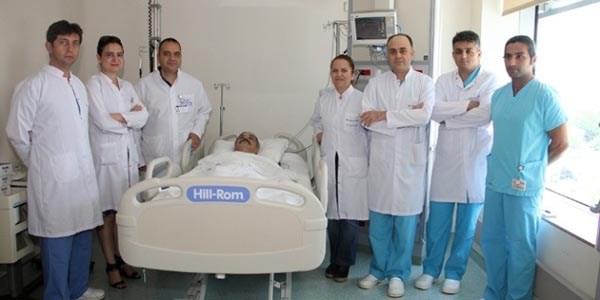Kalbi yırtık hasta şemsiye yöntemiyle hayata tutundu