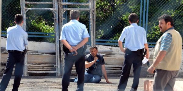 Karakolun bahçesinde intihara kalkıştı