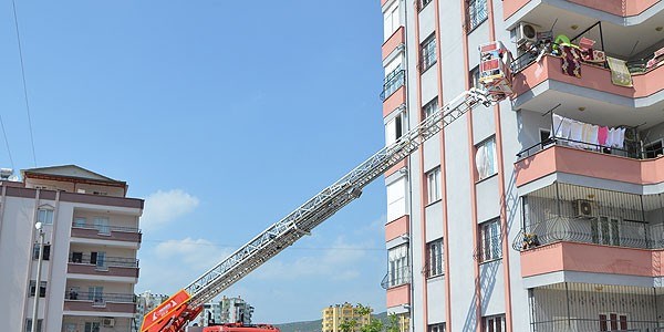 Bombayla kapı açmaya çalışan öğretmen öldü!