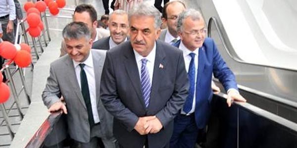 Dalga geçilince, Bakan açılış yapmadı