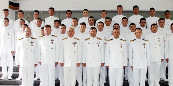 Denizaltılarımız onlara emanet
