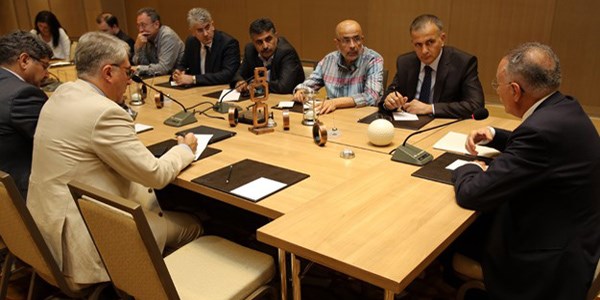 İhsanoğlu genel yayın yönetmenleriyle görüştü