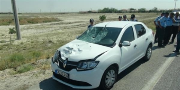 'Dur' ihtarına uymayan sürücü polise çarptı