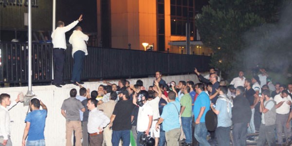 İsrail diplomatları güvenlik için tahliye edildi
