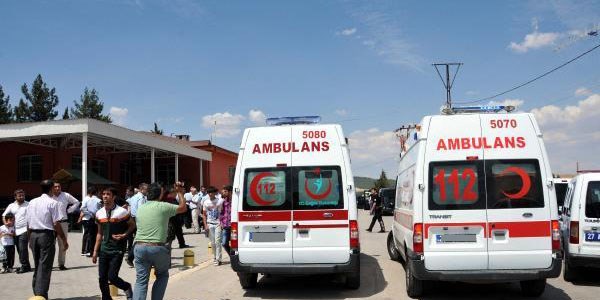 Jandarma uzman çavuş kaza yaptı : 3 yaralı