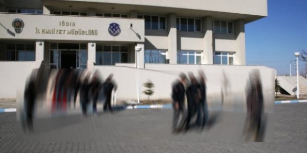 Polise saldıran 2 kişi vuruldu