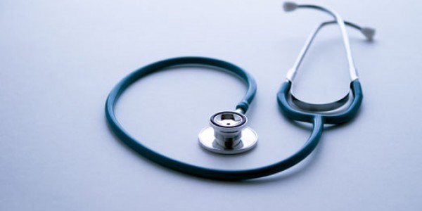 Üçkağıtçı doktora neşter!