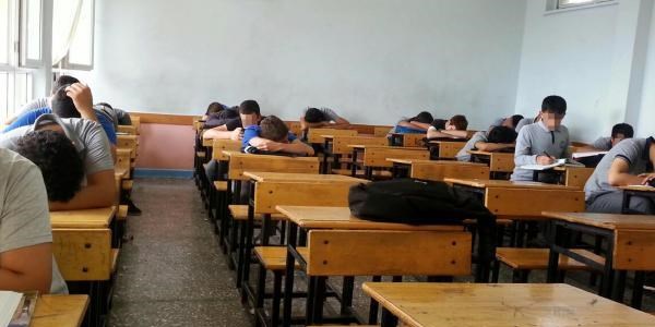Lisede uyuyan sınıfa inceleme