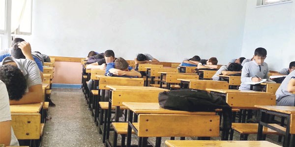Uyuyan öğrencilere müfettiş sorgusu