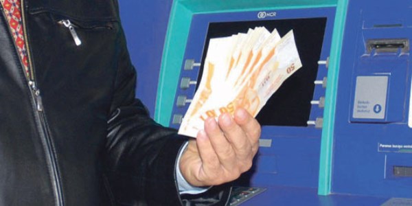 İşçinin maaşını patron çekiyor