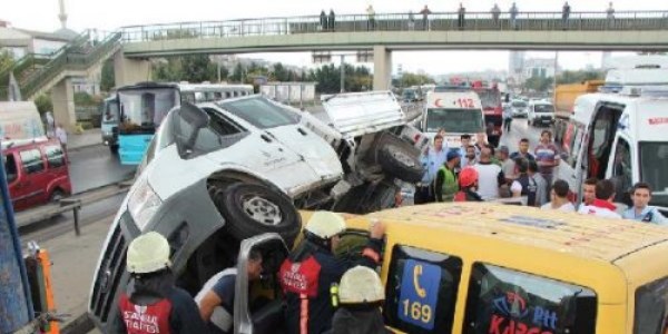 Polis aracı kaza yaptı: 3'ü polis 4 yaralı