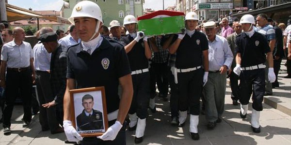 Beyin lm gerekleen polis memuru topraa verildi