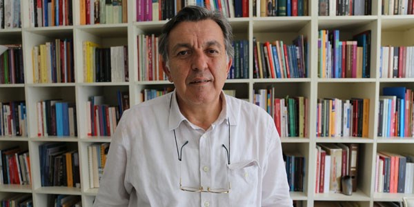 B. Ağırdır: Yeni Başbakan yüzde 45 oy alabilmeli