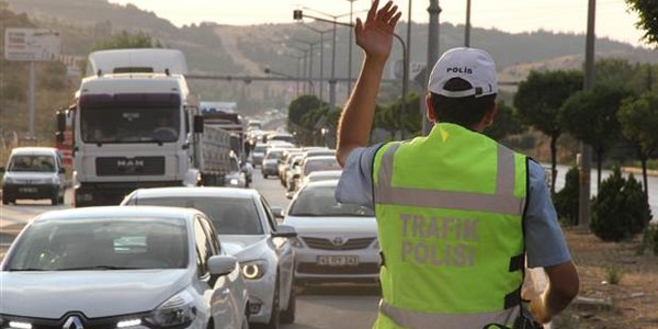 Seim trafii yollar kilitledi