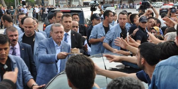 Erdoan, muhabirden annesi iin dua istedi