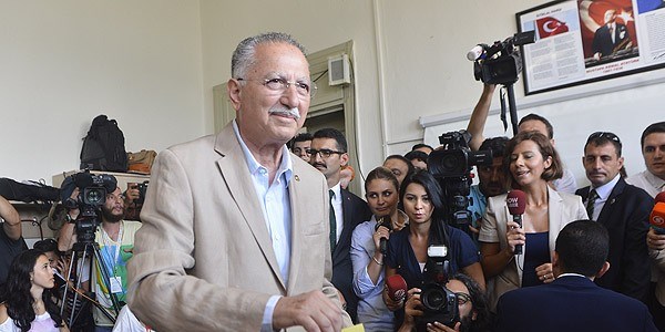İhsanoğlu oyunu Yeniköy İlkokulu'nda kullandı