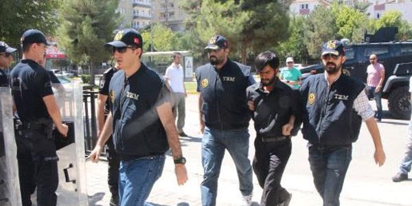 Türk bayrağını indiren kişi tutuklandı