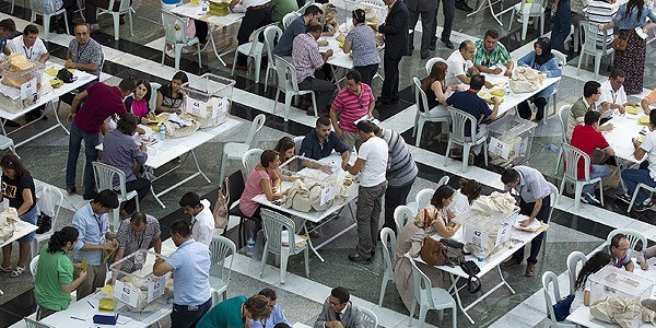 Yurt dışında kullanılan oyların sayımı sürüyor