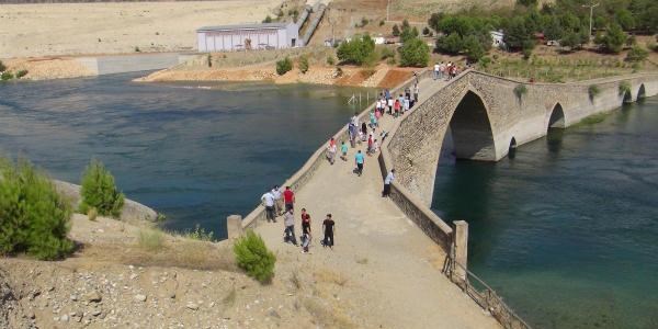 Baraja giren liseli genç öldü