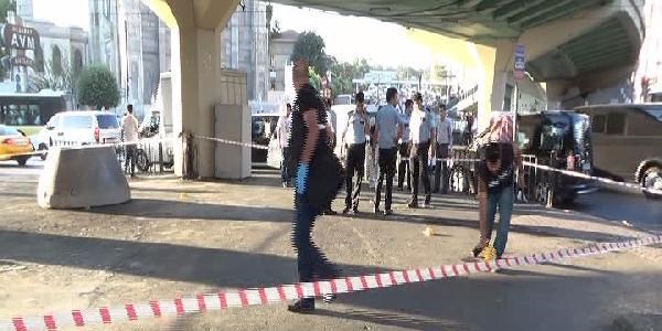 Seyyar satıcı 2 zabıtayı silahla yaraladı