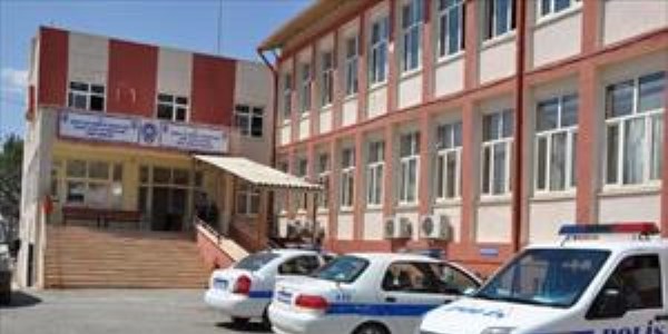 Besni'de kavga: 1'i polis 8 yaralı
