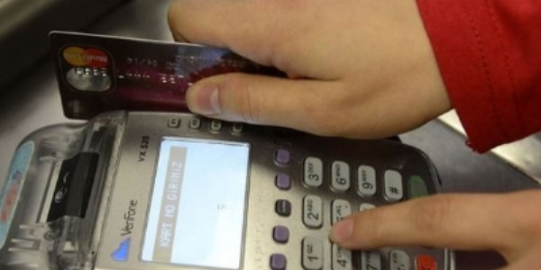 Tüketici kredileri arttı, kredi kartı kullanımı azaldı