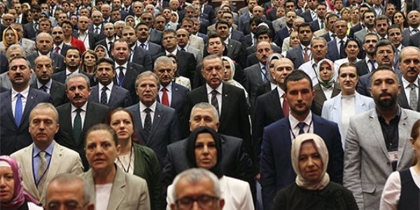 AKP il başkanlarının başbakan adayı Davutoğlu