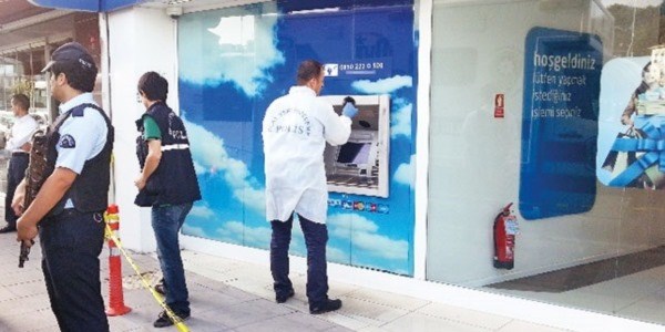 Banka soyguncusu polis çıktı