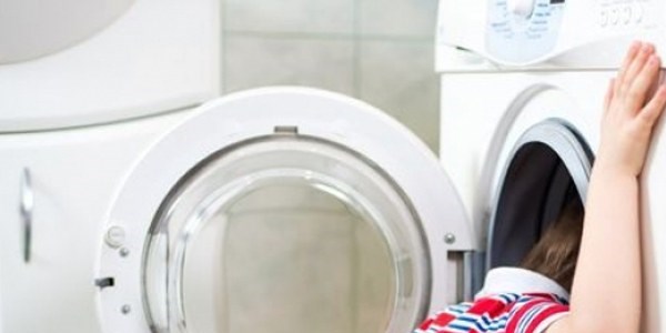 Çamaşır makinesiyle oyun can aldı