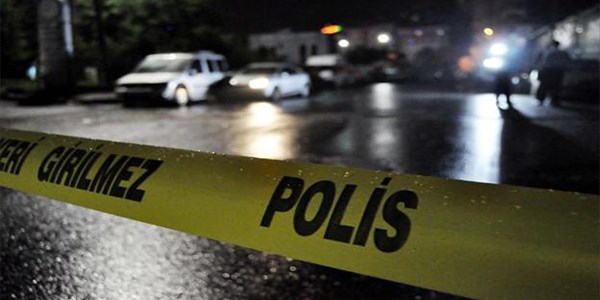 Ataşehir'de polis aracı tarandı