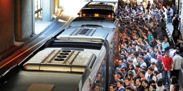 İşe toplu taşıma araçlarıyla gidenler daha zayıf