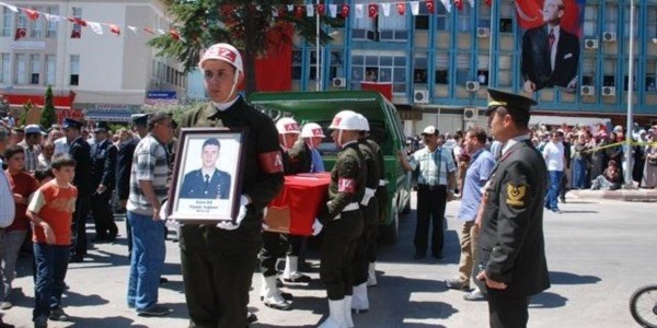 Şehit teğmen son yolculuğuna uğurlandı