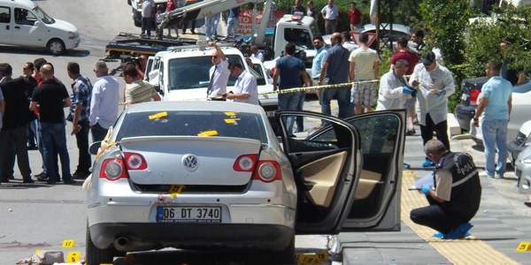 Ankara'da silahl saldr: 1 l, 3' polis 4 yaral