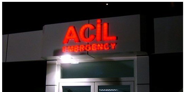 Acil serviste bıçaklı kavga: 3 yaralı