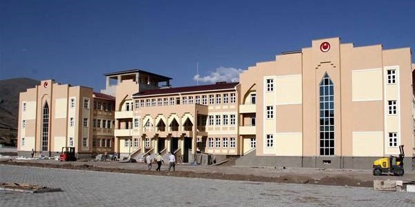 Okul müdürlerini parasal işlerden uzak tutmalıyız