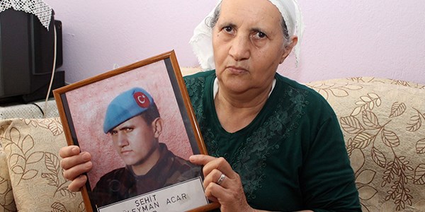 Şehit annesini 65 bin lira dolandırdılar!