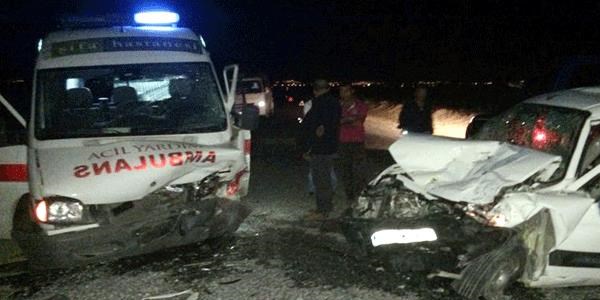 Panelvan, ambulansa çarptı: 3 ölü, 5 yaralı