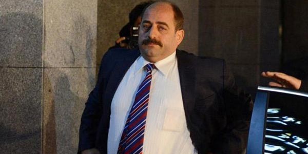 Zekeriya Öz iş takibi için belediyeyi basmış
