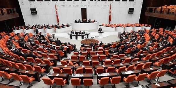 Ak Parti 'Torba Yasa' için TBMM'yi toplantıya çağırdı