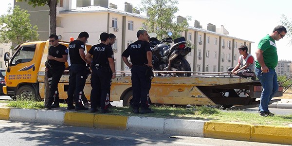 Diyarbakr'da zincirleme trafik kazas: 1'i polis, 2 yaral