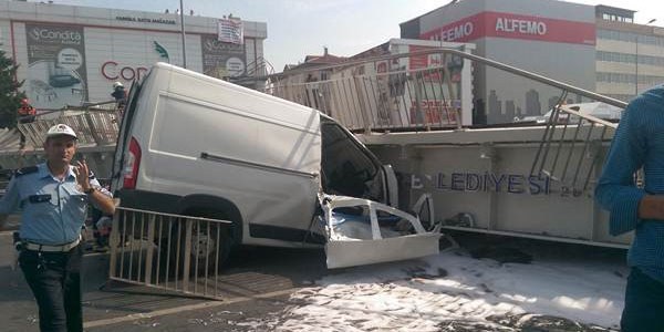 Avcılar'da üst geçidi yıkan tankerin şoförü tutuklandı