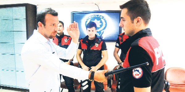 Katlanabilir 'demir cop' çağı başladı