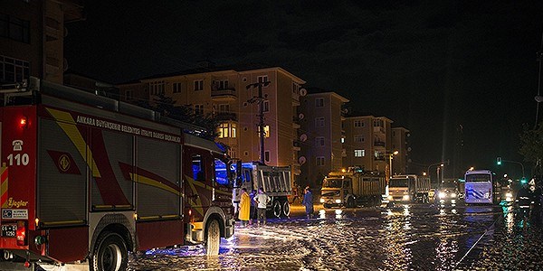 Ankara'da etkili olan sağanak yaşamı olumsuz etkiledi