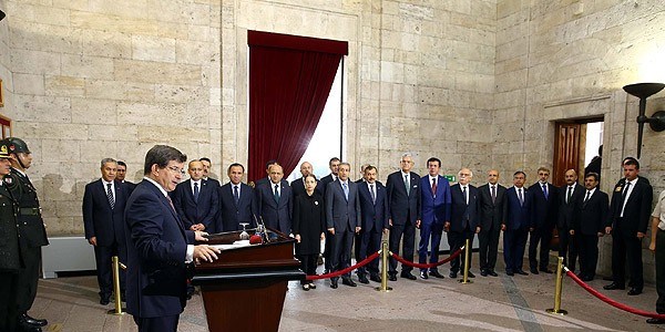 Davutoğlu ve kabinesi Anıtkabir'de