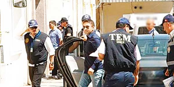 Paralel olmayan polislere kumpas