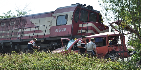 Manisa'da tren kazası: 3 ölü